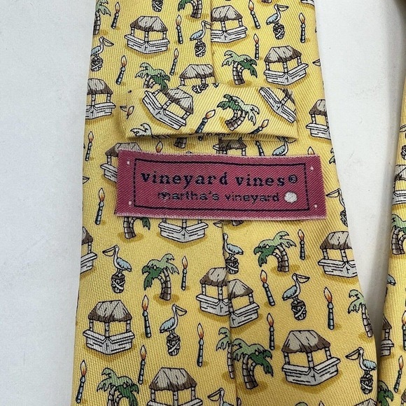 Vineyard Vines Yellow Silk Pelican Fish Tie Necktie Tropoical Palm Trees - Picture 7 of 7